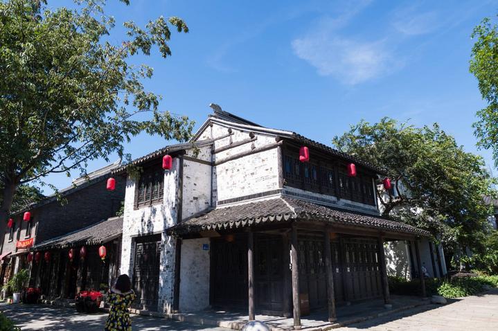 匆忙离开